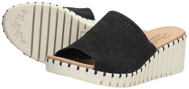 Pier Ave Urban Escape - large