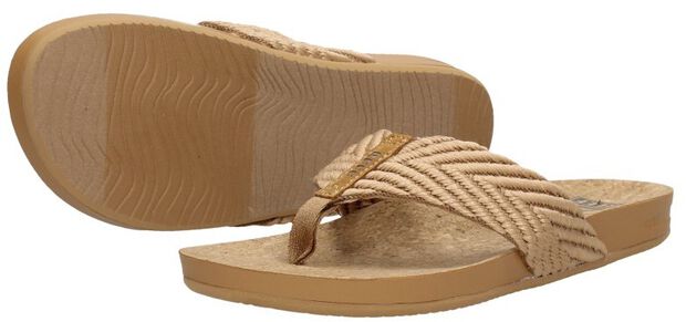 Cushion Court - large