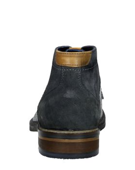 Herenschoenen gekleed