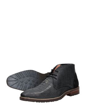 Herenschoenen gekleed