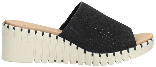 Pier Ave Urban Escape - large