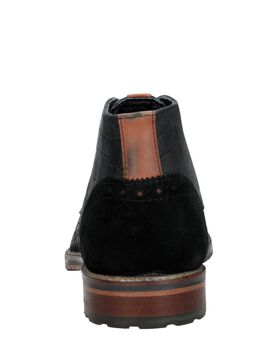 Herenschoenen gekleed