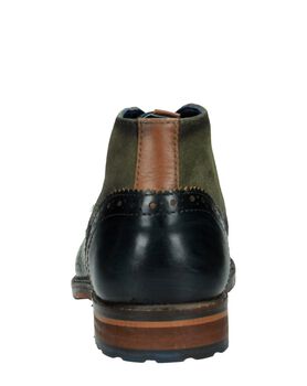 Herenschoenen gekleed