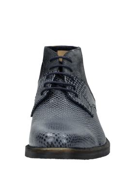 Herenschoenen gekleed