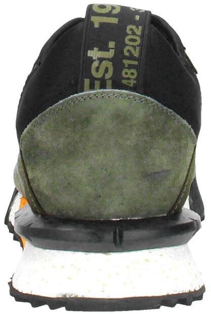 Field Moyard - large